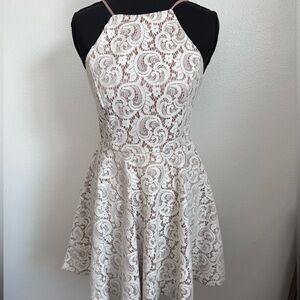 Beautiful lace dress in cream color lace with a rose underlay. Size Small